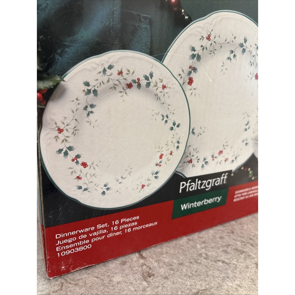 Pfaltzgraff Winterberry 16-Piece Holiday CHRISTMAS Dinnerware Set For 4 NIB - Picture 5 of 9